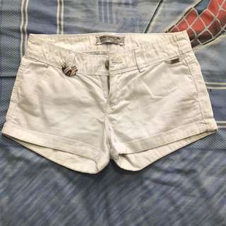 white stradivarius shorts