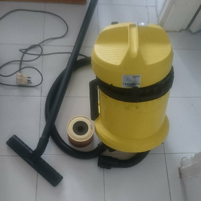 JUNK KARCHER WD2 Vacuum Cleaner NOT WORKING, TV & Home Appliances