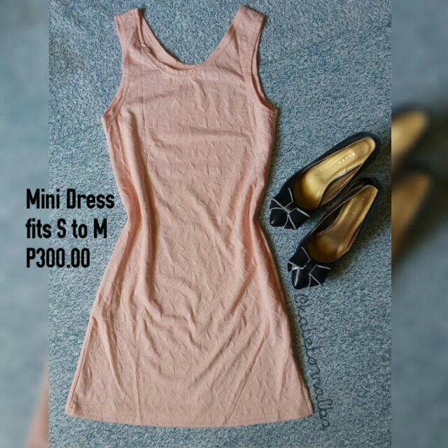 Bodycon Midi Dresses Limited Stocks Only (Category: Dresses) located in Marikina City. Submitted by just_km (Listing ID 129047547, Image 1). Description: Brand new Midi dress Length : refer to pic, Im 5'3 in height Size : Free size but best fit to small Available colors : Black, Red, Peach, Torquoise Limited stocks only RFS : need funds for medication #jansweldo.