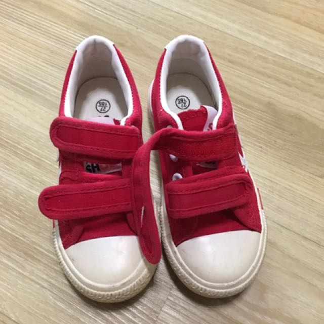 Red school shoes, size 18.5(2-4yr 