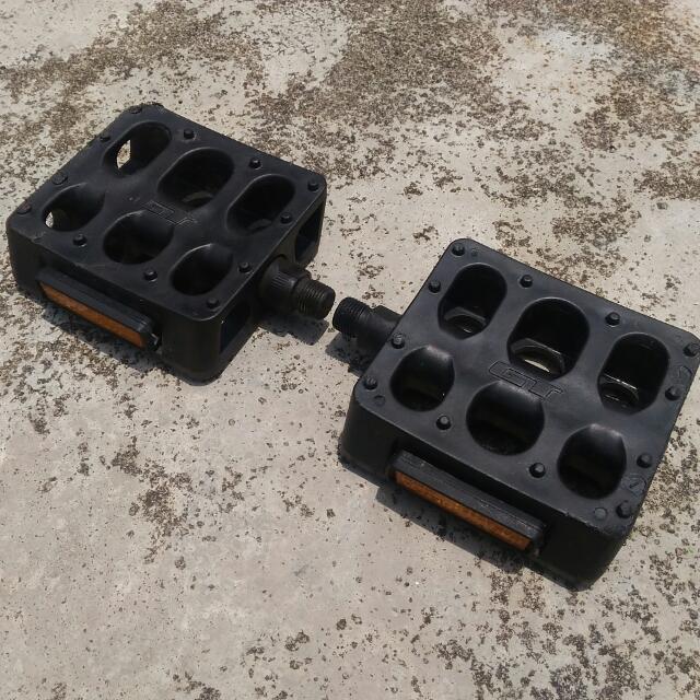 gt bmx pedals