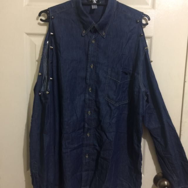 Chambray Long Sleeves Polo with Studs Cold Shoulder (Category: Sleeveless) located in Taguig. Submitted by beigetime (Listing ID 129328291, Image 1). Description: Never worn, in excellent condition Knee length can be worn as dress and with a belt Fits Large to XL frame Gift from Australia Selling very low.
