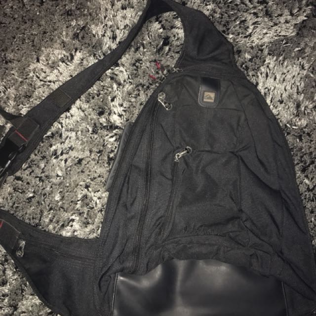 quicksilver sling bag