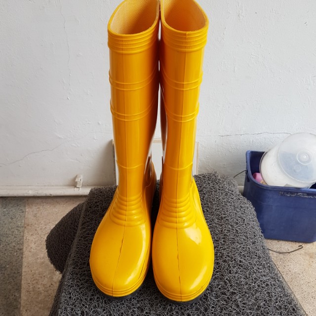 phua chu kang yellow boots