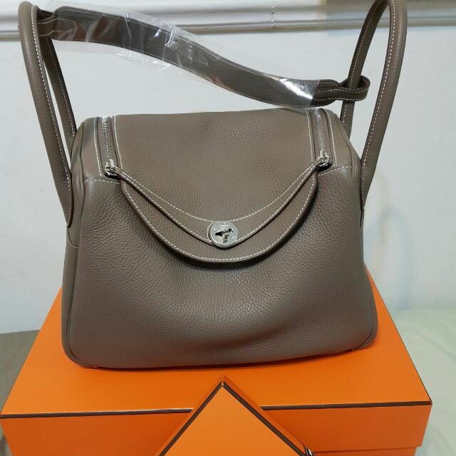 💯% AUTHENTIC HERMÈS LINDY 30 BISCUIT COLOR, Women's Fashion, Bags &  Wallets, Cross-body Bags on Carousell