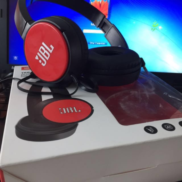 fake jbl earbuds