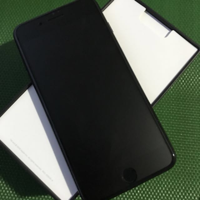 IPhone 7plus (Category: iPhone 7 Series) located in Johor Bahru. Submitted by andyzling (Listing ID 129434793, Image 2). Description: Price slightly negotiable Full set with box. Condition 10/10 no scratches Jet Black 128gb iPhone 7plus .