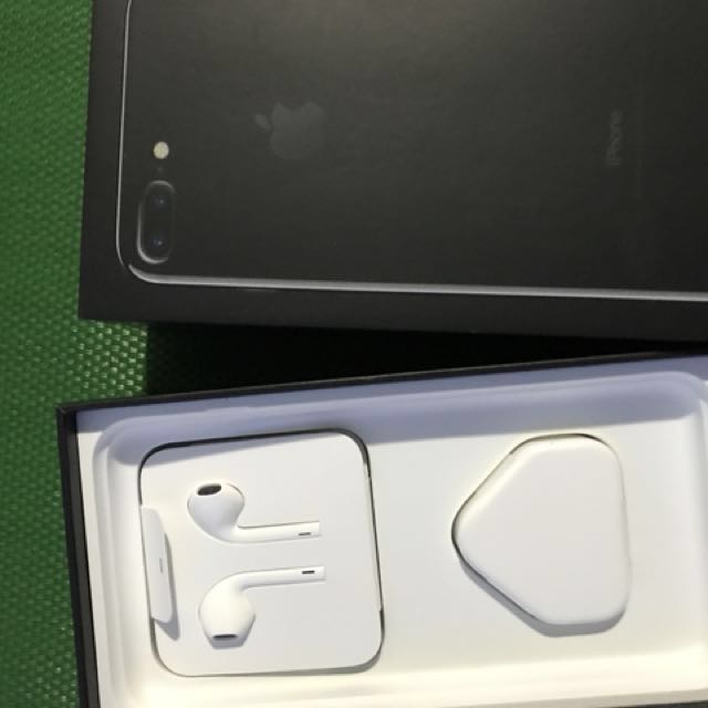IPhone 7plus (Category: iPhone 7 Series) located in Johor Bahru. Submitted by andyzling (Listing ID 129434793, Image 3). Description: Price slightly negotiable Full set with box. Condition 10/10 no scratches Jet Black 128gb iPhone 7plus .