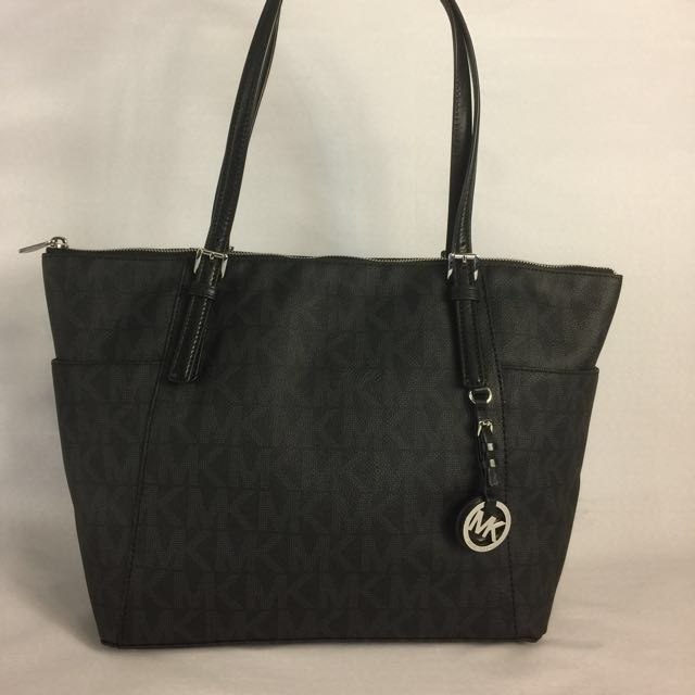Navy Michael Kors Large Tote Bag, Luxury, Bags & Wallets on Carousell