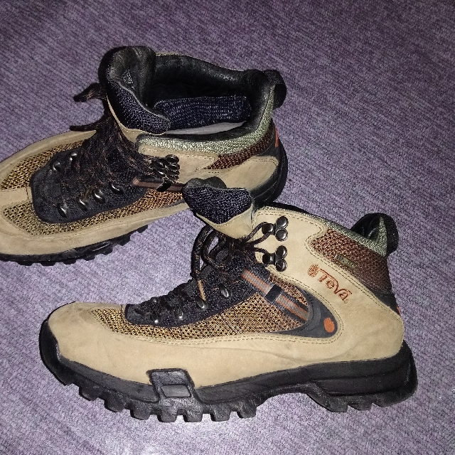 teva gore tex