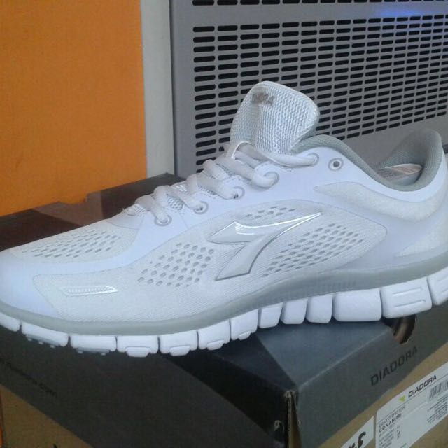 Sepatu Diadora Putih Size 40 Fesyen Wanita Sepatu Di Carousell