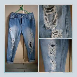 Boyfriend ripped jeans