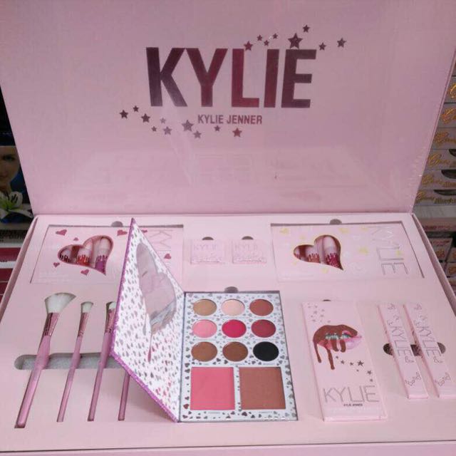 Kylie Jenner Full Set Makeup Health Beauty Makeup On Carousell