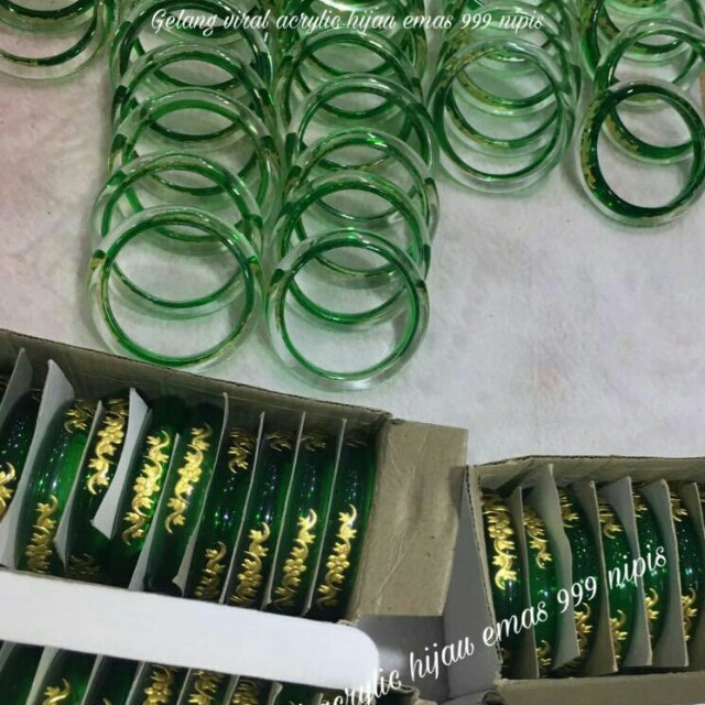 Gelang Hijau Viral Acrvlic Emas 999 Nipis Women S Fashion Accessories On Carousell