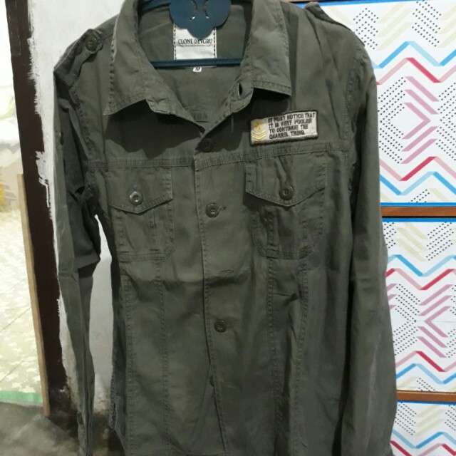 Kemeja Hijau Lumut Fesyen Pria Pakaian Atasan Di Carousell