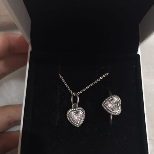 Pandora sparkling love pendant outlet