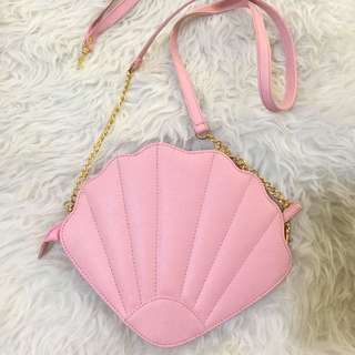 Seashell sling bag