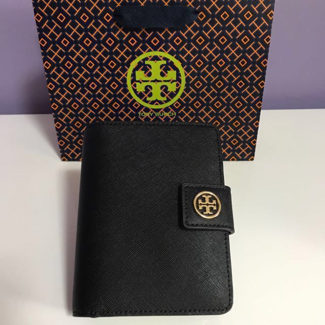 Pending ] Tory Burch Robinson French fold wallet, Luxury, Bags & Wallets on  Carousell