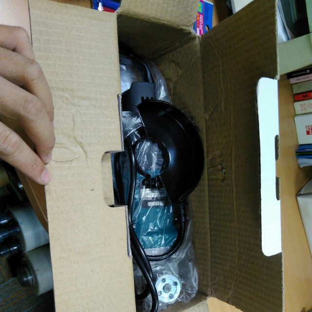 Angle grinder (Category: Home Improvement Tools & Accessories) located in Singapore. Submitted by swrioussamer (Listing ID 129903949, Image 3). Description: Clear stock sales . New angle grinder . 40 sets to sell . 10 pieces and above 35 dollars each ..