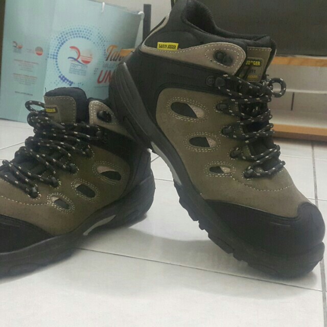Safety jogger xplore s3, Men's Fashion, Footwear, Dress shoes on Carousell