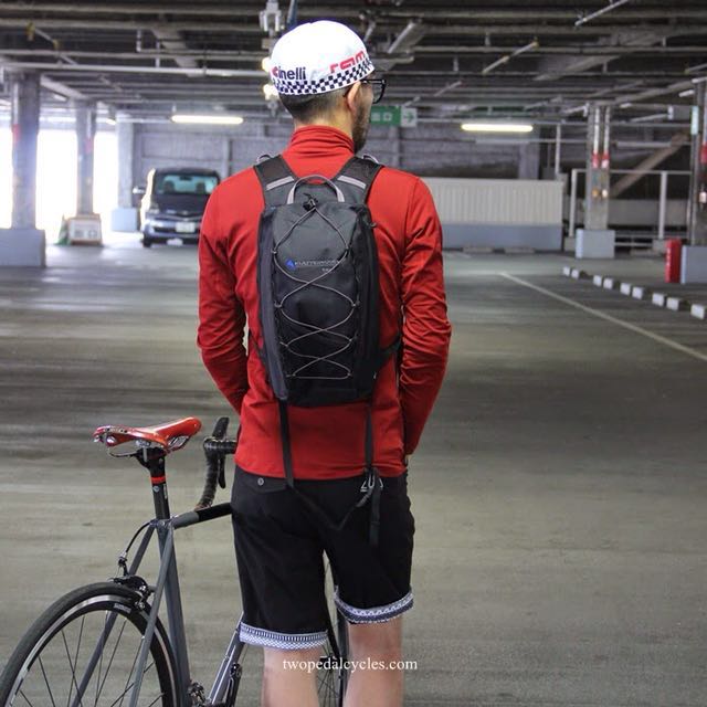 瑞典klattermusen kraka 登山單車背包9成新, 男裝, 袋, 腰袋、手提袋