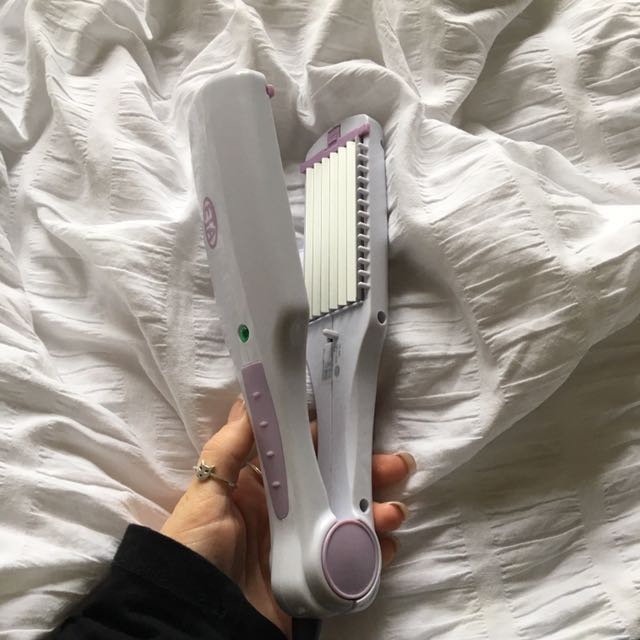 Hair crimper, Health & Beauty on Carousell Hair crimper, Health & Beauty on Carousell