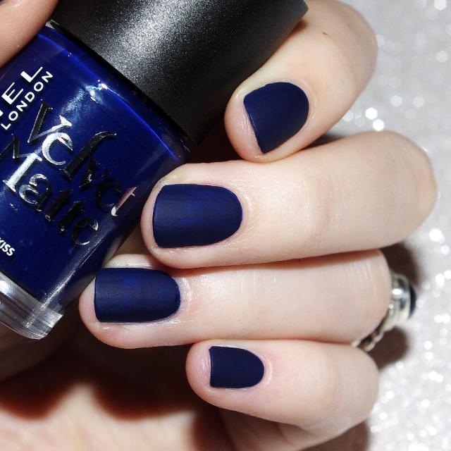 New] RIMMEL London Velvet Matte Nail Polish In Midnight Kiss (Navy Blue),  Beauty & Personal Care, Hands & Nails on Carousell