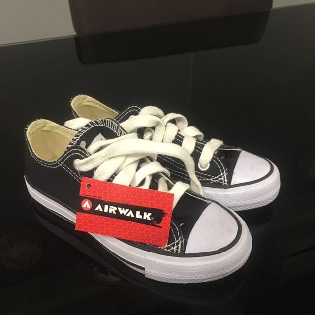 airwalk canvas shoes