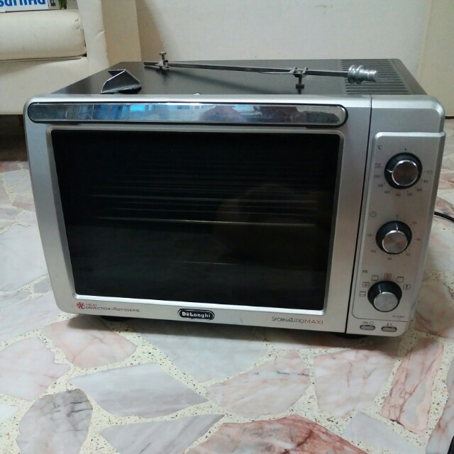 Delonghi convection and rotisserie oven, TV & Home Appliances, Kitchen