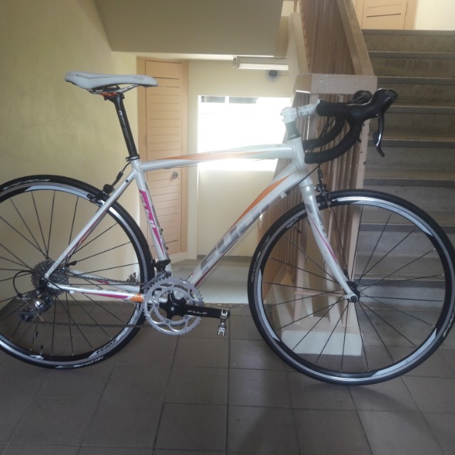 FUJI Finest 1.3 Roadie 2013 model Sports Equipment Bicycles