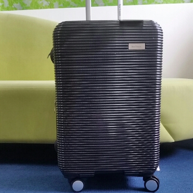 8 wheel spinner luggage