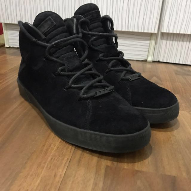 Lebron sales lifestyle shoes