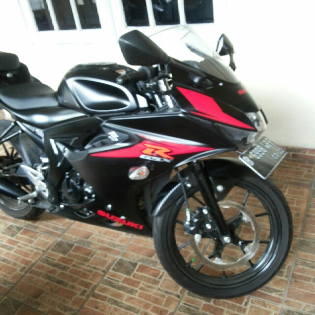Over Kredit Suzuki GSX R 150 '17, Motor di Carousell