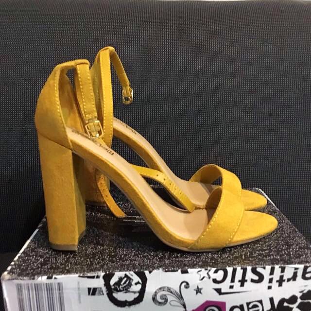 payless yellow shoes