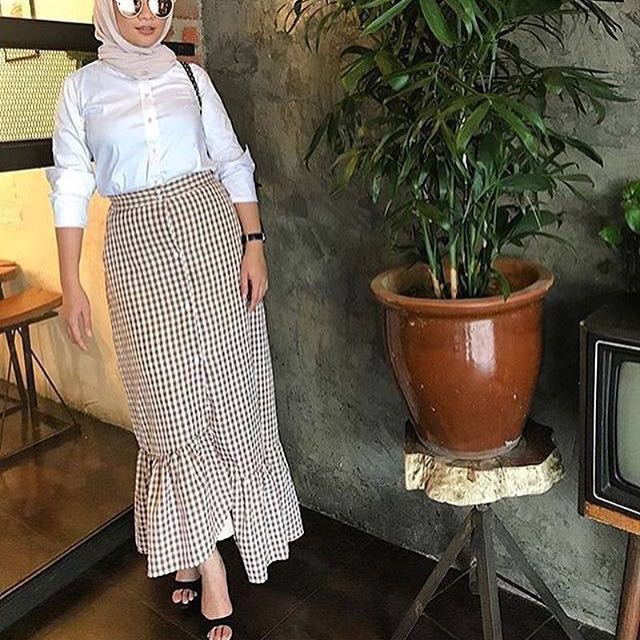 Ruffle Skirt Kotak Kotak Women S Fashion Clothes Bottoms On Carousell