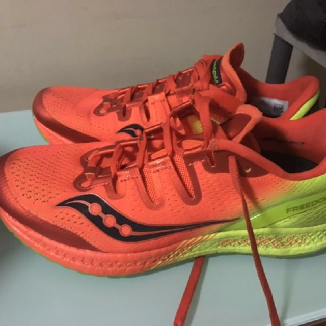 Saucony freedom iso Men s Fashion Activewear on Carousell