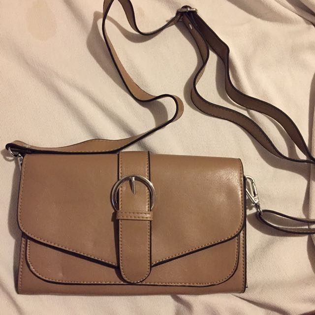 belladonna sling bags price