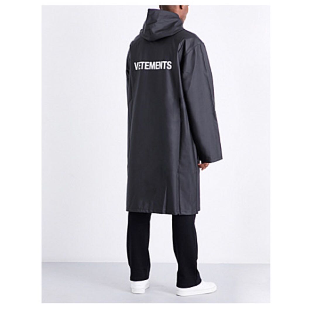 flamingosflock 英国代购vetements logo pvc 雨衣 (男款/女款)