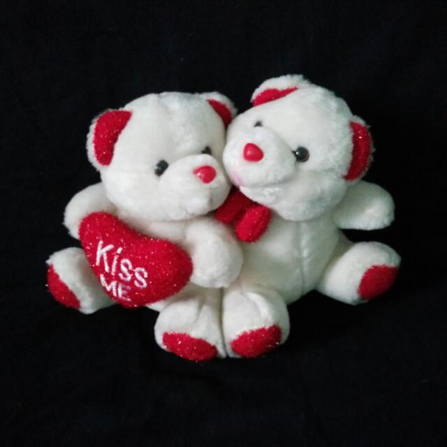 teddy bear kissing