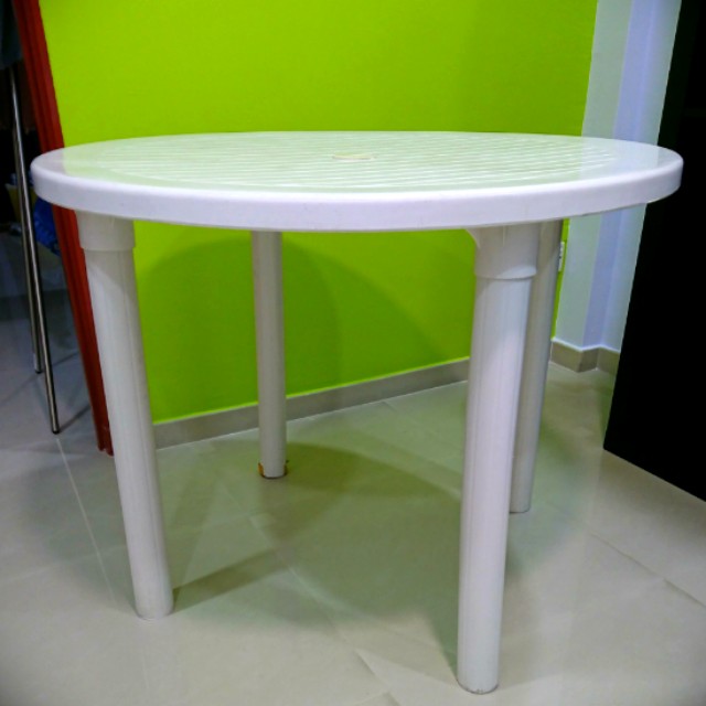Round Plastic Table Furniture Tables Chairs On Carou Round Plastic Table Furniture Tables, Round Plastic Outdoor Tables