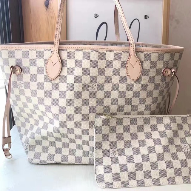 White neverfull top