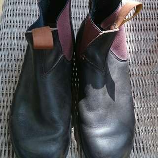 Blundstones pullon brown fits size 9 wns