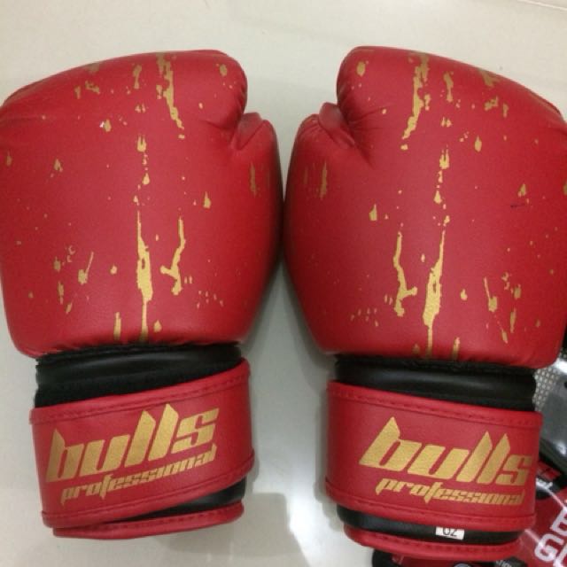 Bulls Professional Boxing Gloves, Sports Equipment, Other Sports