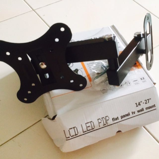 Wall mount flat panel (Category: Bathroom & Kitchen Fixtures) located in Kuala Lumpur. Submitted by aneponline (Listing ID 128469651, Image 1). Description: Berminat bole pm 0182650270 Menang peraduan Item new Specifications: - Suit for 14"- 27" TV - Material : Cold-rolled sheet - VESA compliance : 50x50mm, 75x75mm, 100x100mm - Tilted angle : Up and Down 30° / Left and Right 180° - Arm length : 300 mm. - Loading capacity : 10 kg..