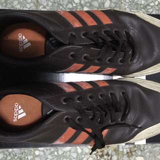adidas Sneakers