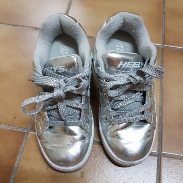 stores that sell heelys near me