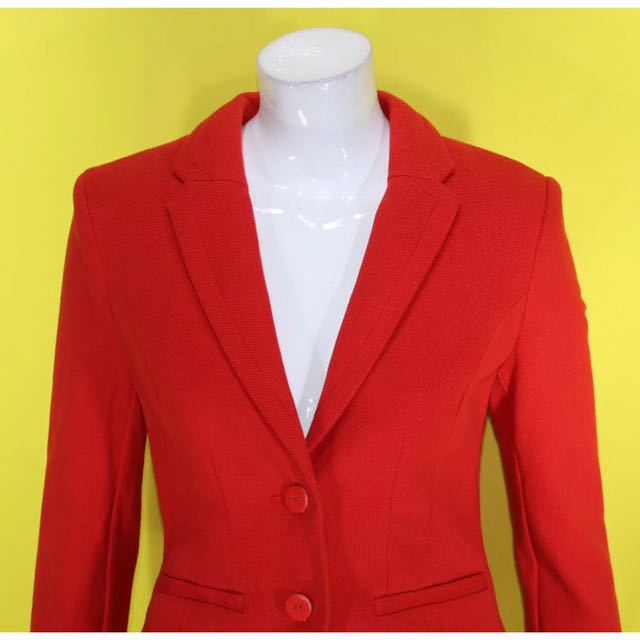 H&M BUTTON DOWN BLAZER (Category: Coats, Jackets and Outerwear) located in Quezon City. Submitted by kweenkc (Listing ID 130752319, Image 3). Description: H&M BUTTON DOWN BLAZER Size: US 6 Condition: BNWT cotton, lined Measurements are taken flat, all in inches; Shoulders: 15.5 Armpit: 16 Length: 20 (Store Display/Sample) 👉🏼Excellent used conditions with minor signs of usage. 👉🏼May have poppy seed like stains. 👉🏼Color might be faded or ligh