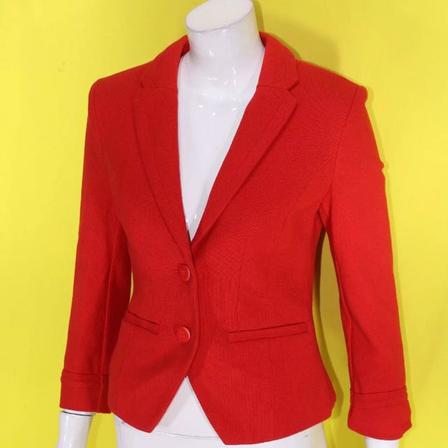 H&M BUTTON DOWN BLAZER (Category: Coats, Jackets and Outerwear) located in Quezon City. Submitted by kweenkc (Listing ID 130752319, Image 2). Description: H&M BUTTON DOWN BLAZER Size: US 6 Condition: BNWT cotton, lined Measurements are taken flat, all in inches; Shoulders: 15.5 Armpit: 16 Length: 20 (Store Display/Sample) 👉🏼Excellent used conditions with minor signs of usage. 👉🏼May have poppy seed like stains. 👉🏼Color might be faded or ligh