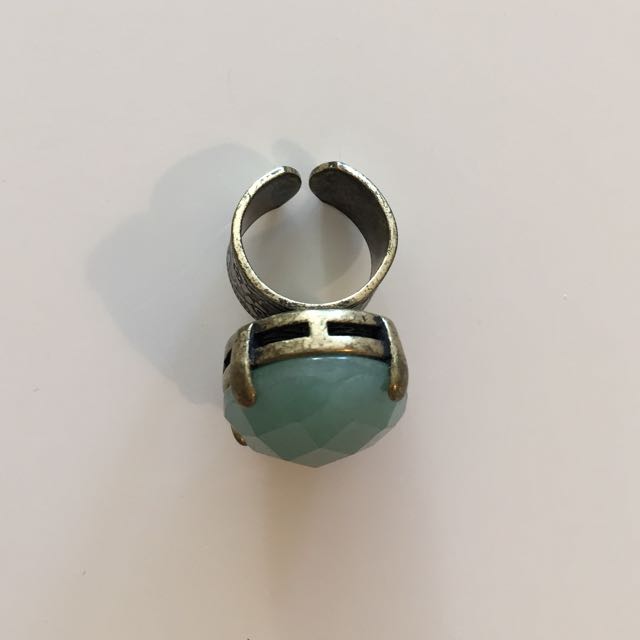 Jade Ring (Category: Accessories) located in Toronto. Submitted by hgigi (Listing ID 130877658, Image 2). Description: .