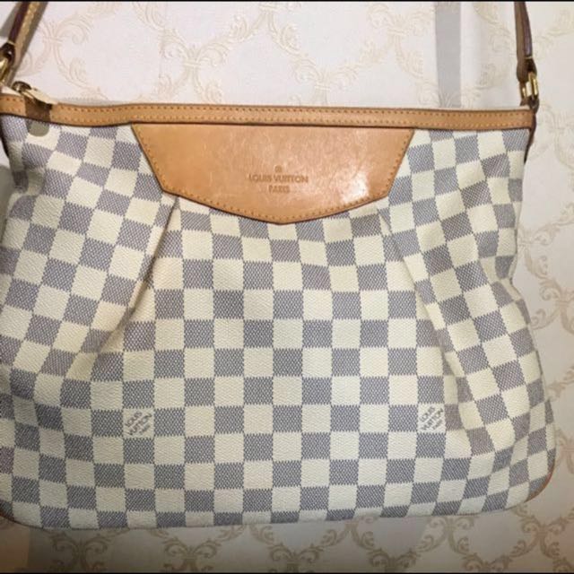 LV Siracusa MM, Luxury, Bags & Wallets on Carousell